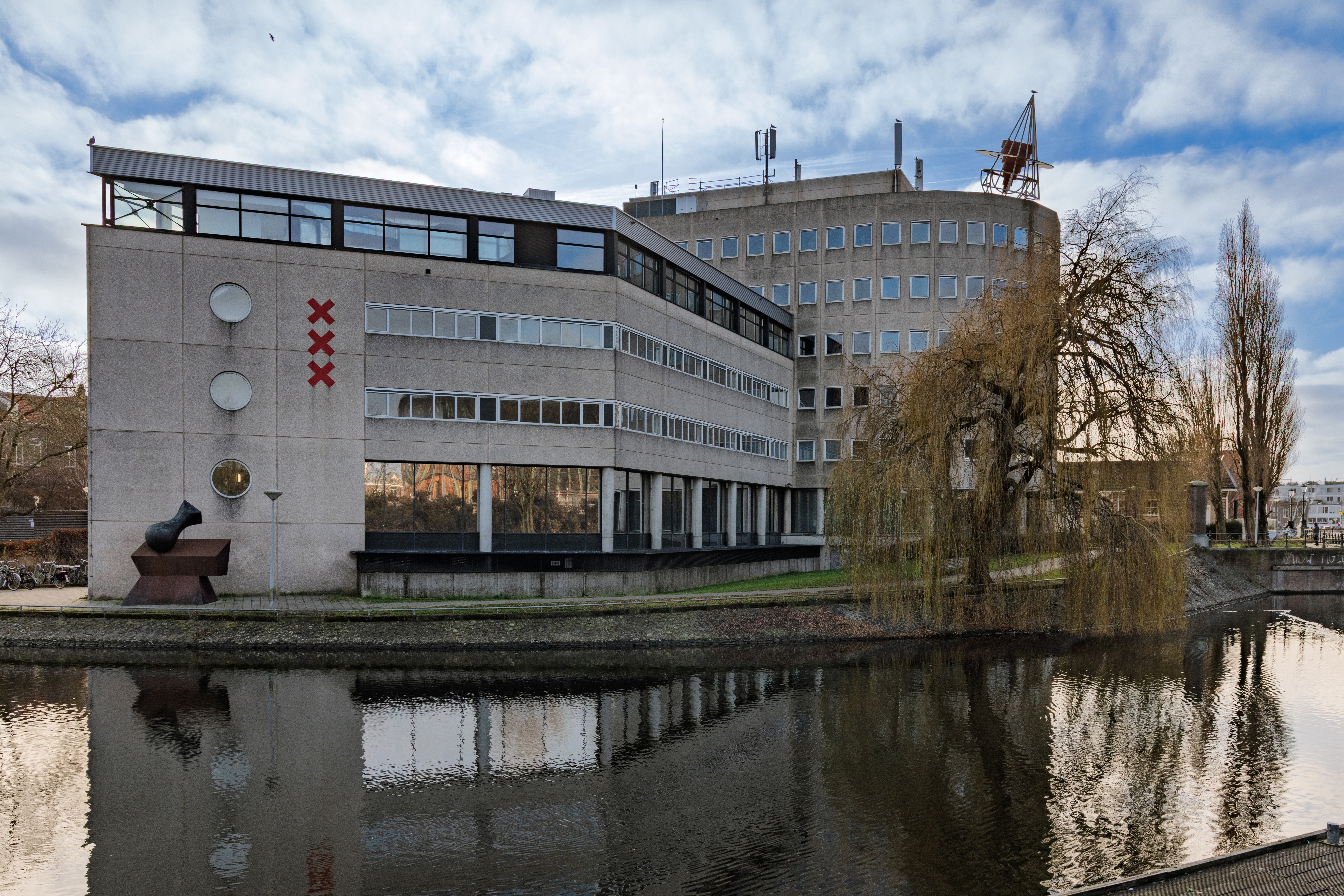Kantoor van de Gemeente Amsterdam aan de Cruquiusweg. Beeld: Shutterstock.