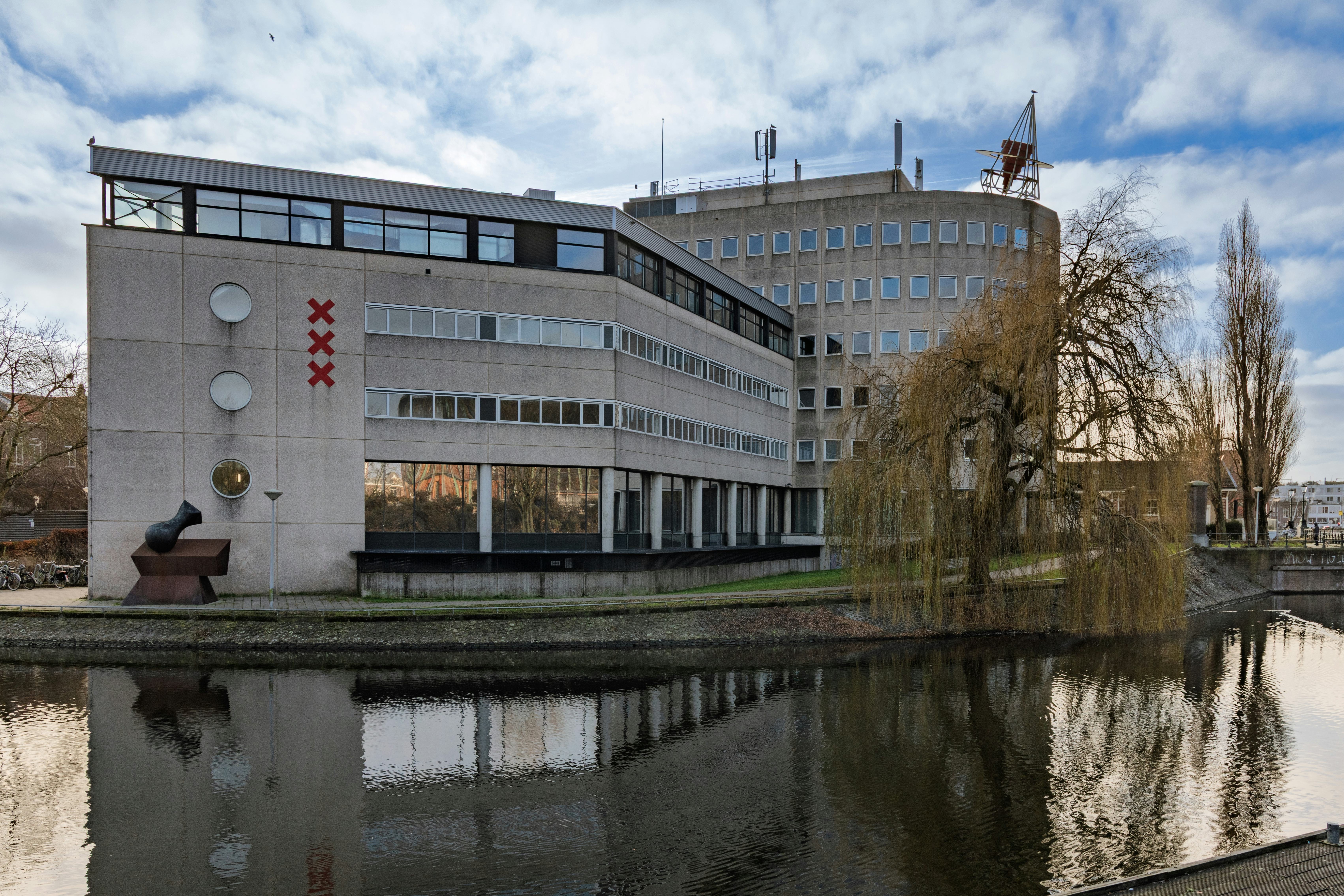 Kantoor van de Gemeente Amsterdam aan de Cruquiusweg. Beeld: Shutterstock.