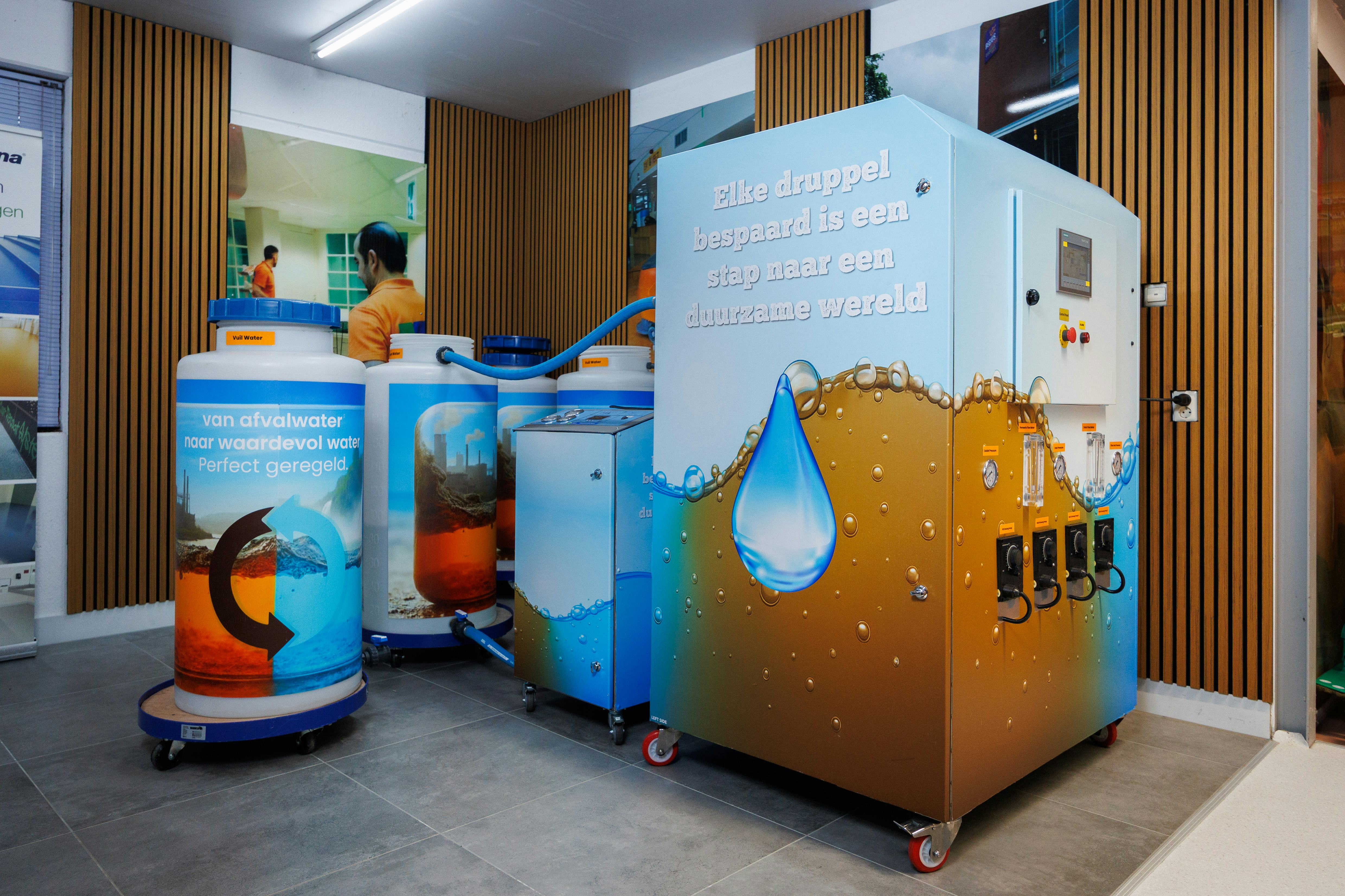 Perfect Vloerenonderhoud ontwikkelde de waterzuiveringsmachine, waarvan het eerste prototype inmiddels een aantal maanden in gebruik is.