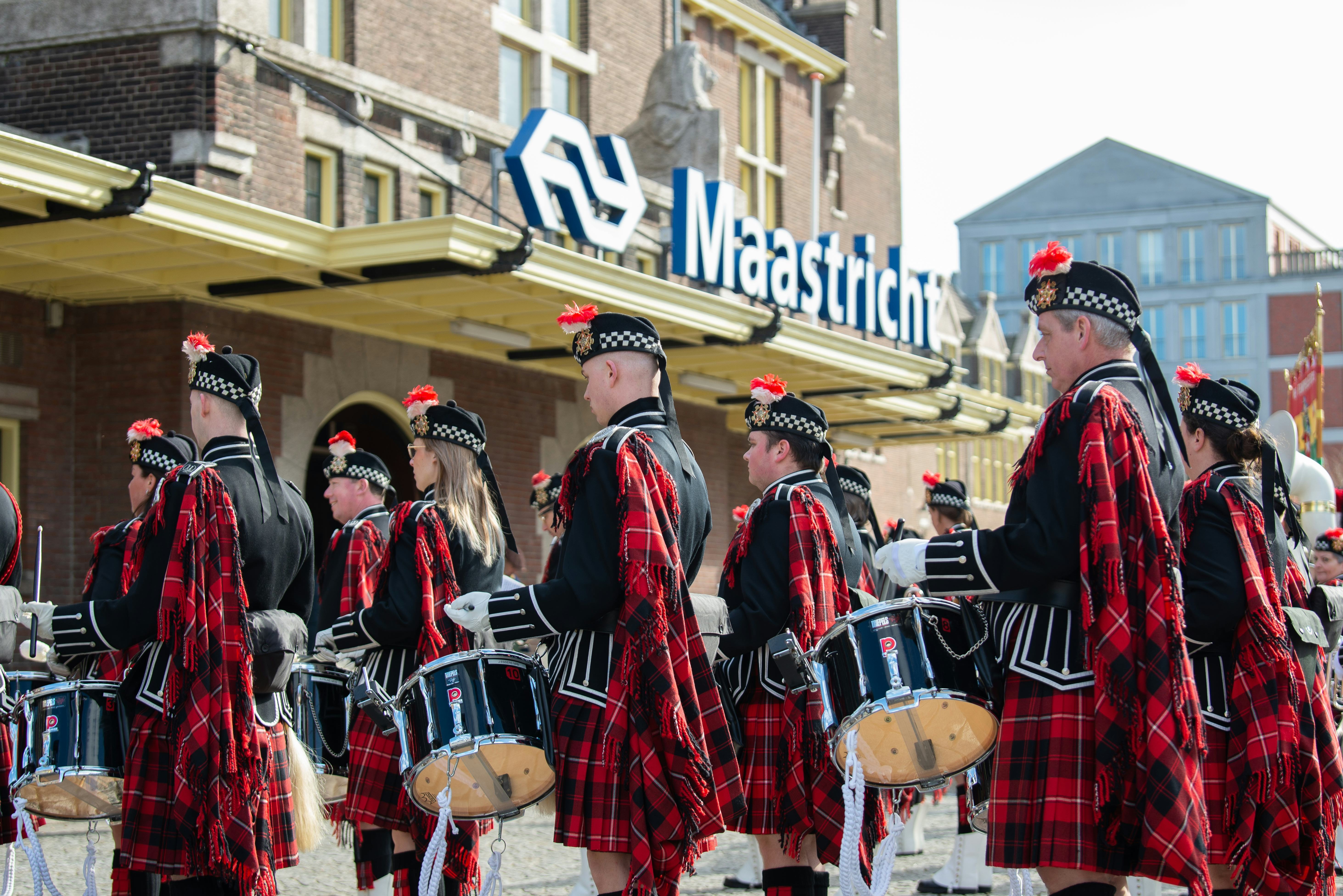 Carnaval leidt tot forse extra schoonmaakdrukte in treinen