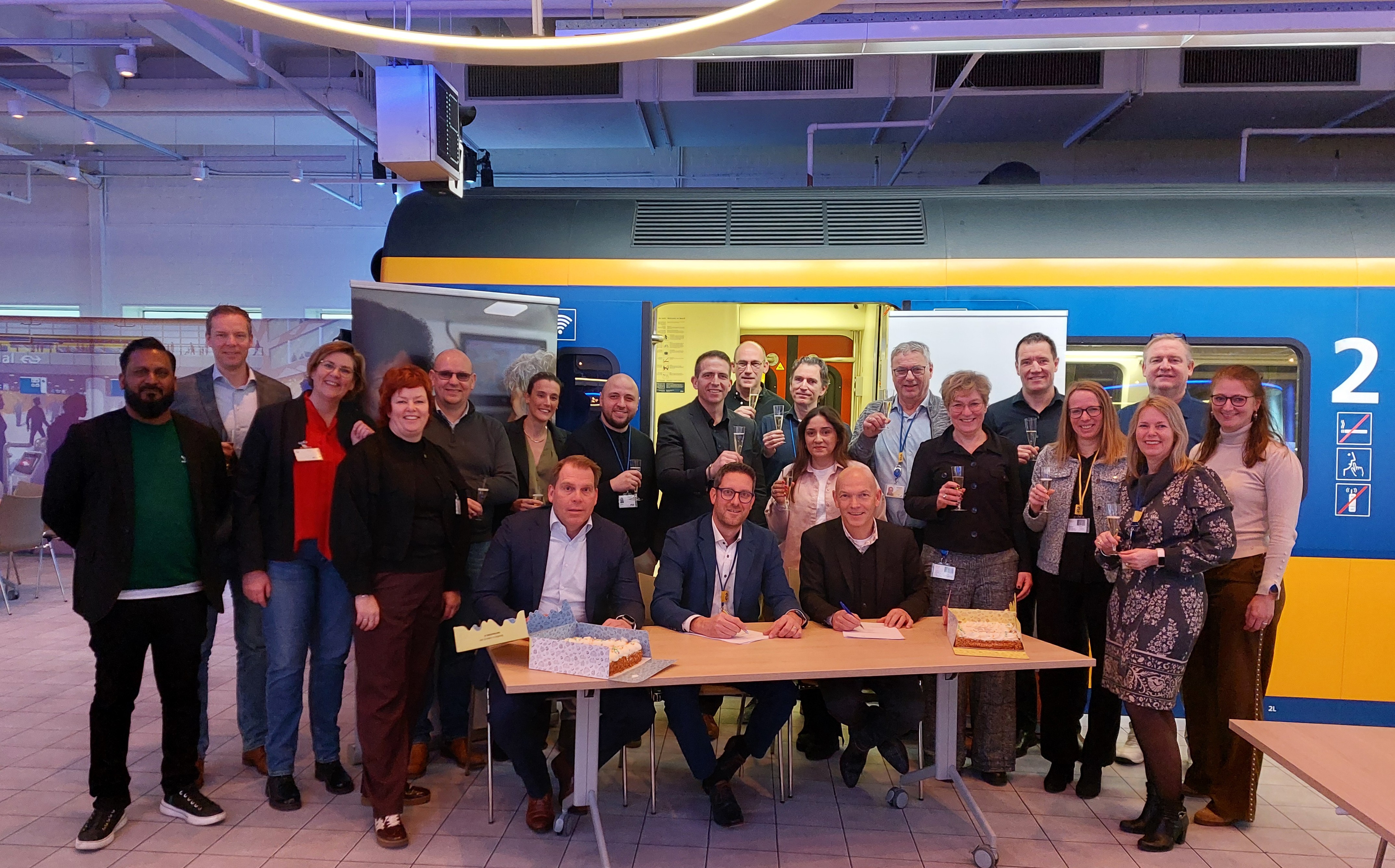 Ondertekening schoonmaakcontracten door Gom, Asito en NS.