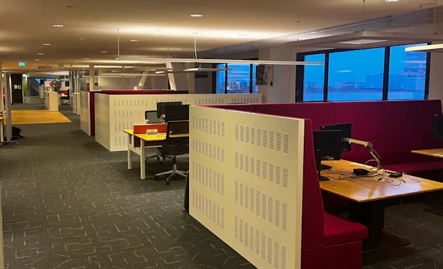 De werkplekken in het Stadskantoor Utrecht in de oude situatie. Foto door gemeente Utrecht