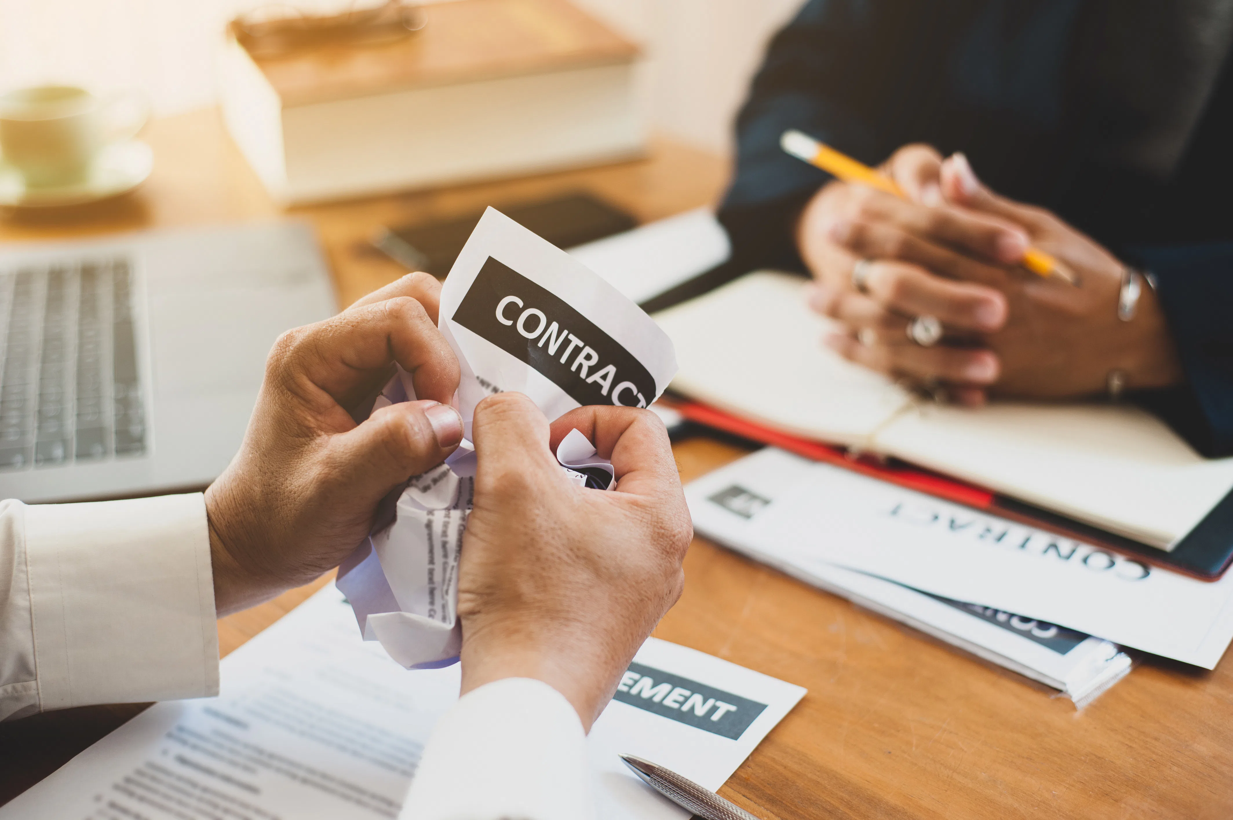 Hoger beroep over vroegtijdig beëindigd schoonmaakcontract: Hof geeft opdrachtgever gelijk