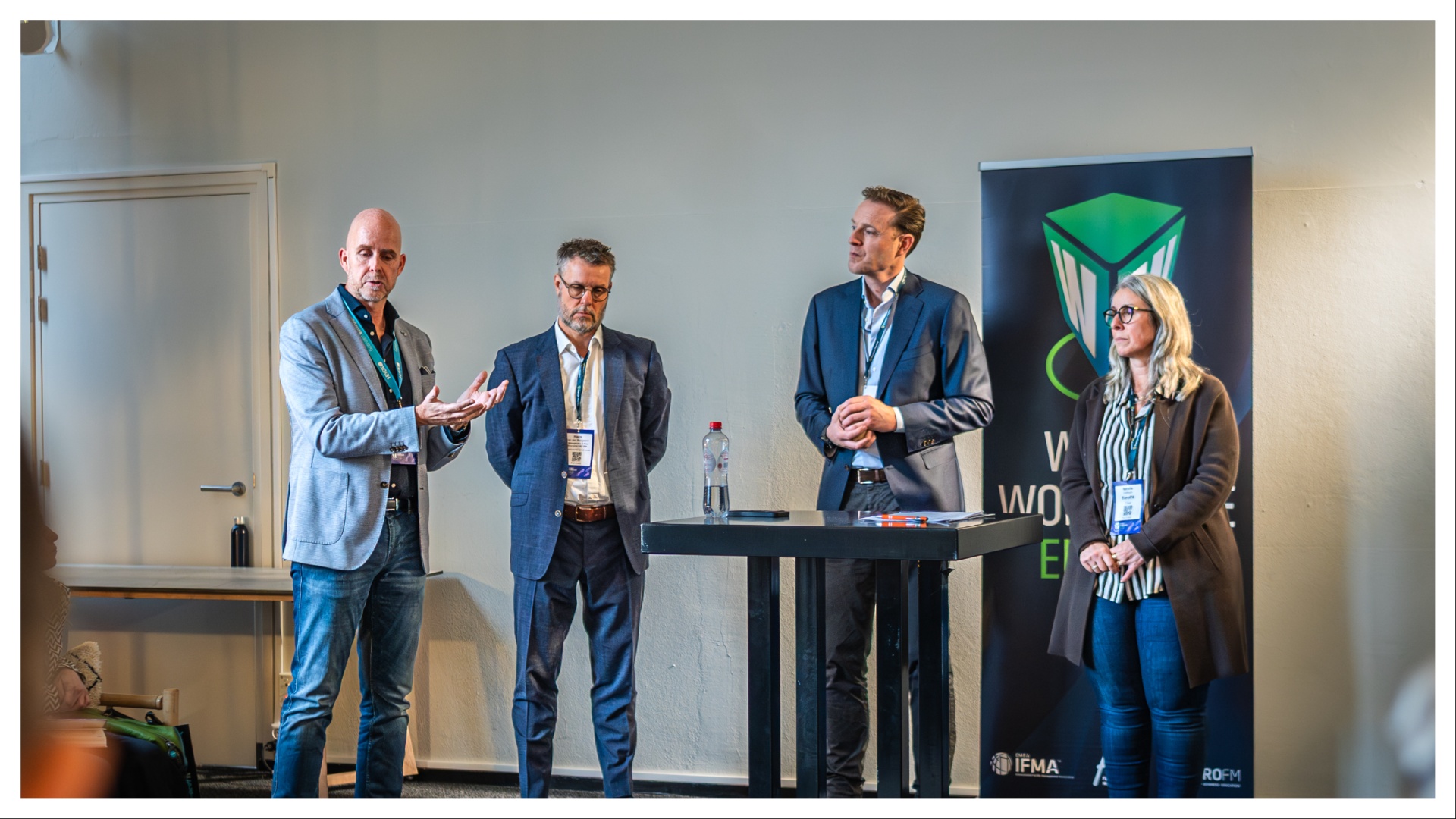 Rondetafelgesprek op WWEU26. Vlnr: Maurice Verwer (PwC), Harm van den Boogaard (FM Haaglanden), Thijs Poelman (TenneT TSO) en Natalie Hofman (Heyday Interim)