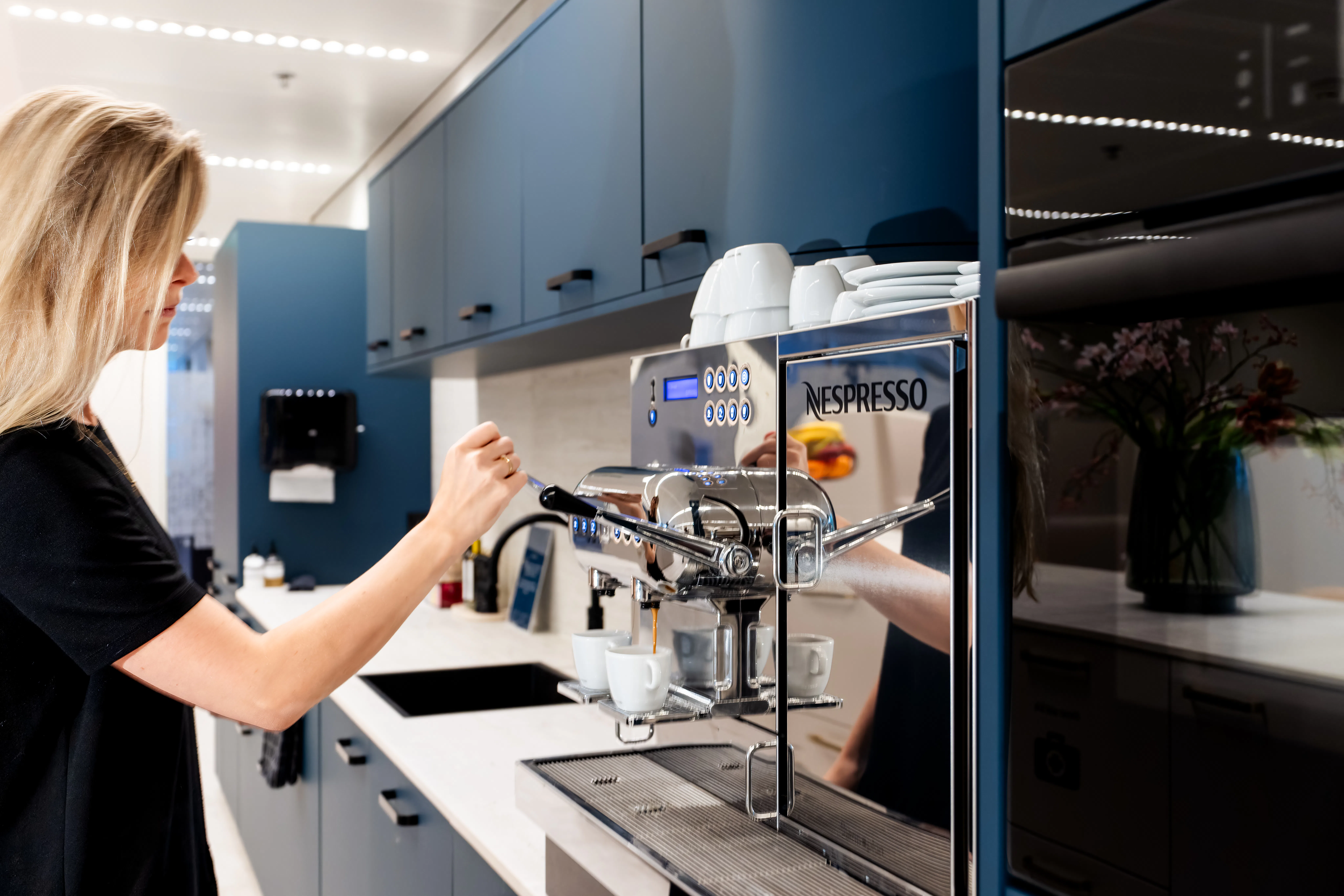 Een goed koffiemoment moet volgens Nespresso vooral vanzelf gaan. 