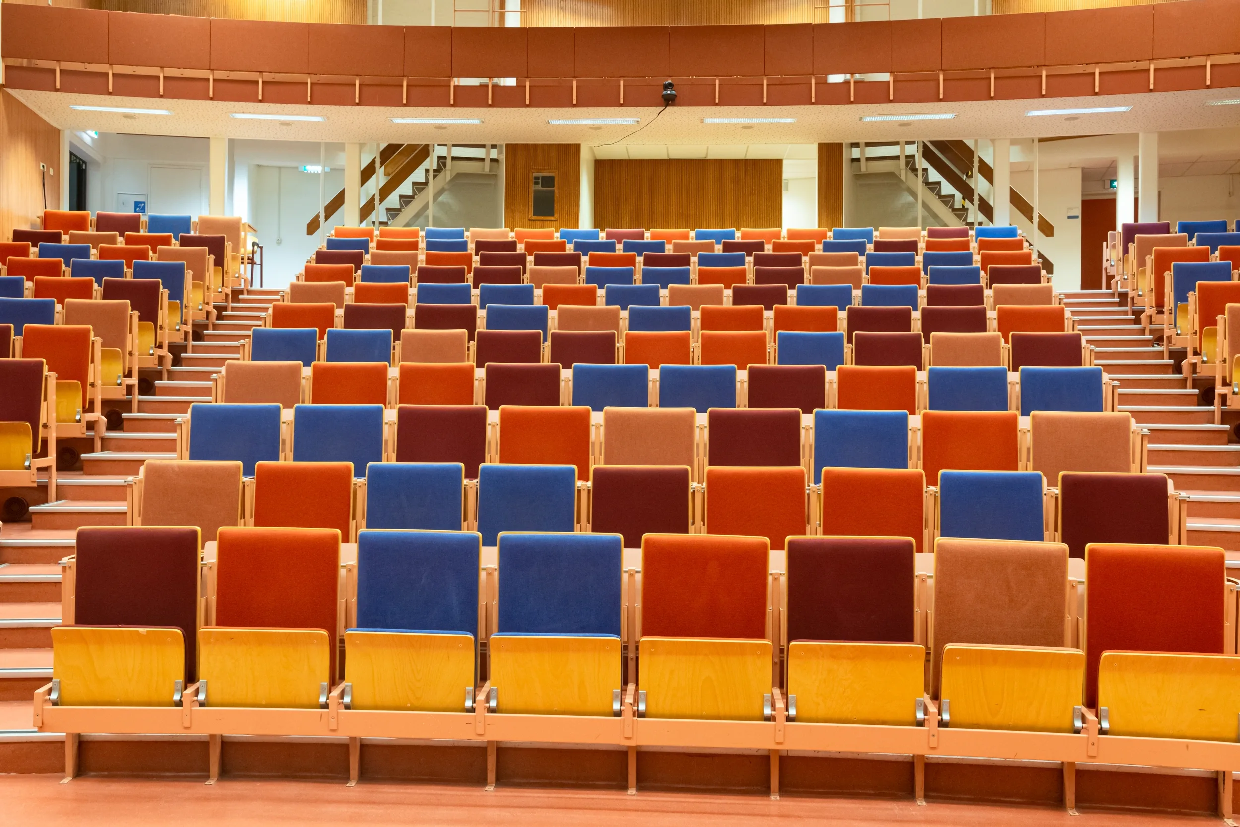 Een lege collegezaal