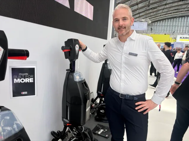 Landman liet de ontwikkeling zien van de NuClean-lijn compacte schrobzuigmachines. 