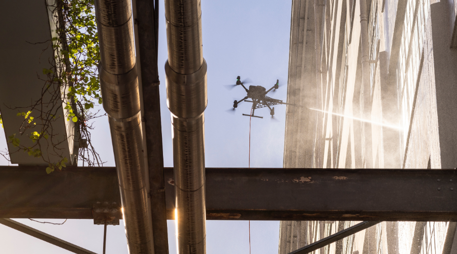 Gezien in de media: glazenwassers Branderhorst over werken met een drone