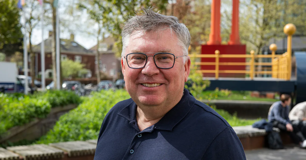 Beeld: Jan Tromp, per 1 juni manager facilitair bedrijf bij Gelre ziekenhuizen. Foto door Dienst Marketing en Communicatie, Saxion.