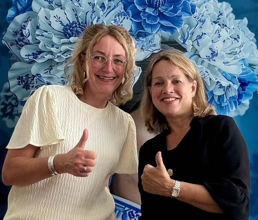 Esmar van Langen (links) met Esther van der Lelie