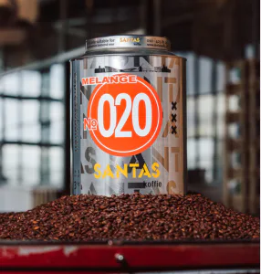 Het koffieblik van de speciale 020-blend van Santas.