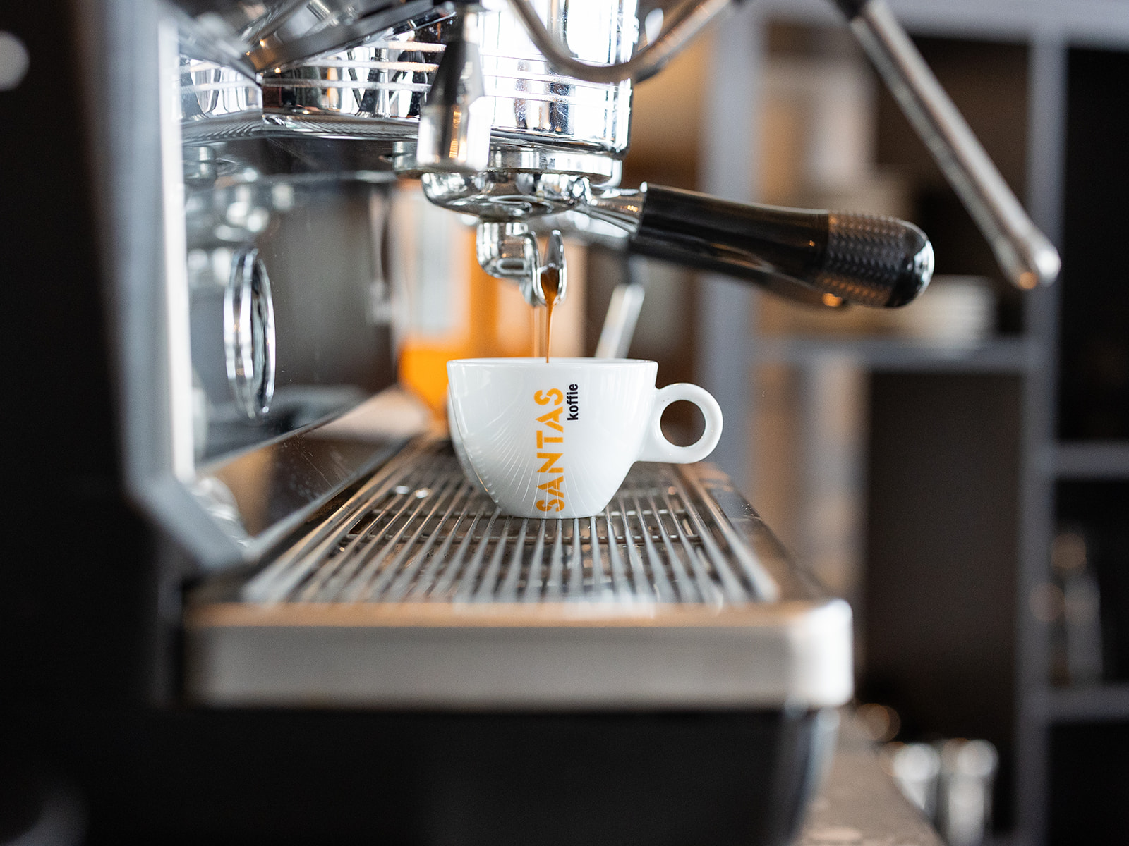 Seenons geniet van koffie die bijdraagt aan bedrijfsmissie