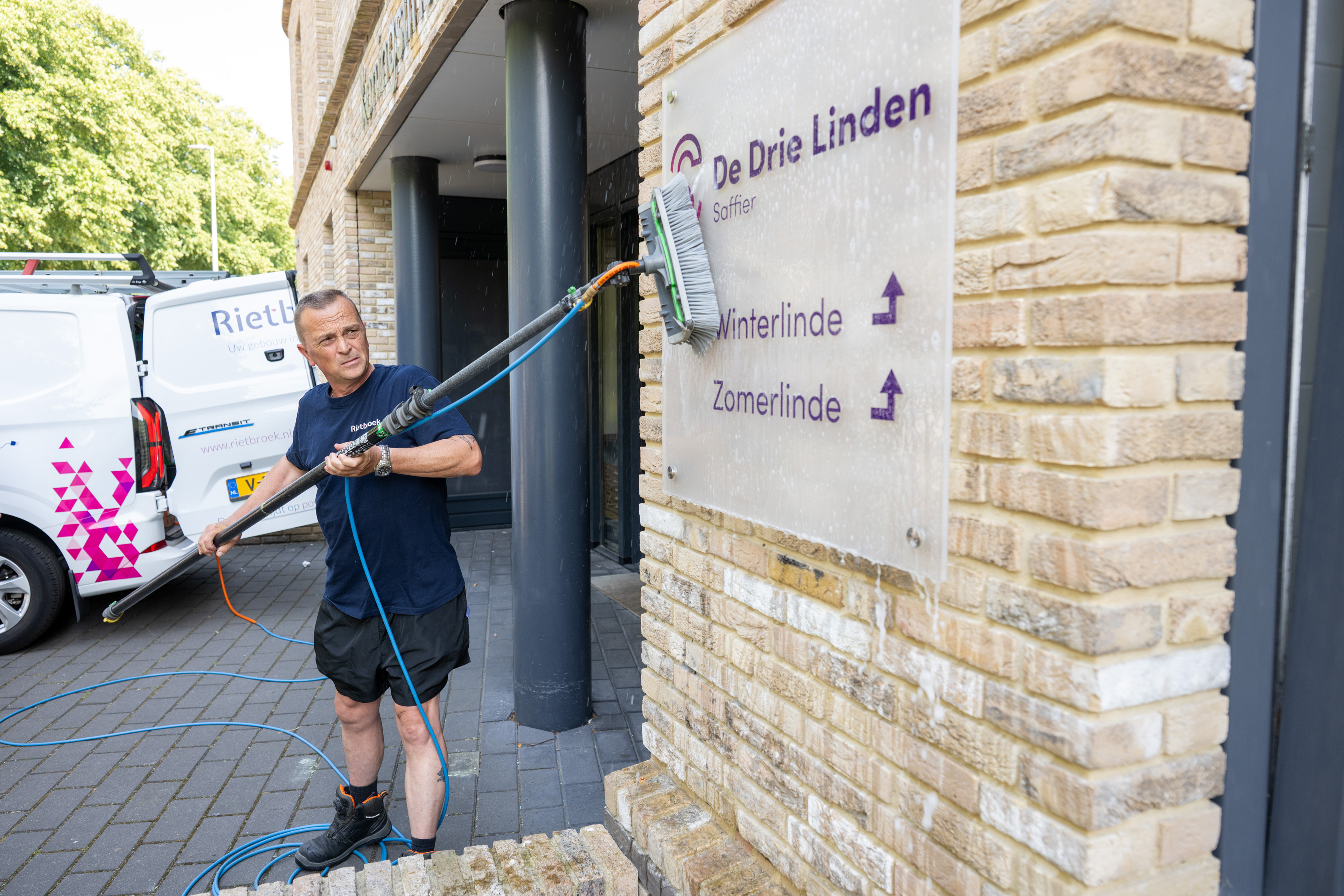 Ramen wassen met regenwater bespaart tot 200.000 liter drinkwater